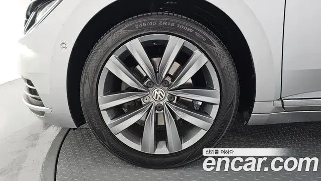 Volkswagen Arteon 2018 — Şəkil 10/20