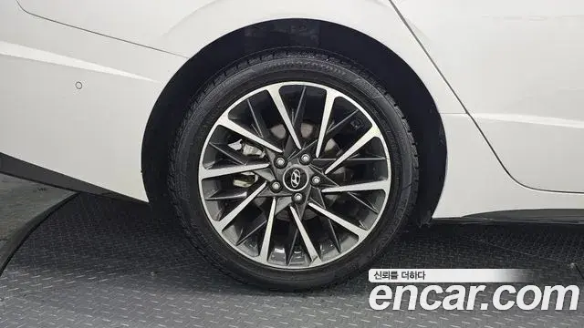 Hyundai Sonata Hybrid 2019 — Photo 14/30