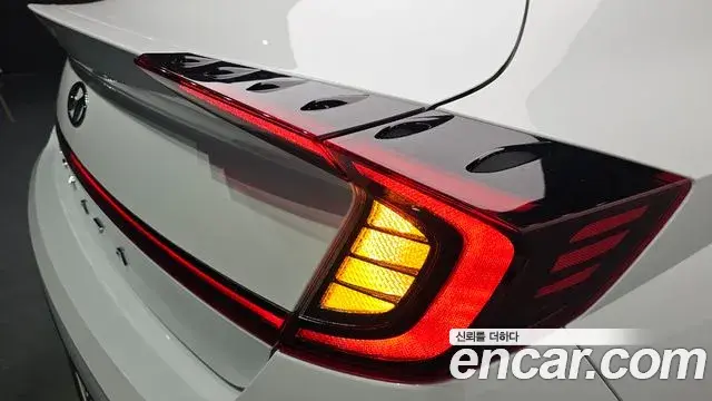 Hyundai Sonata Hybrid 2019 — Photo 12/30