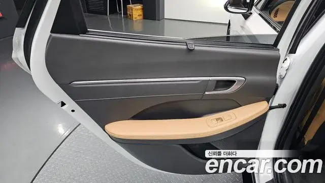 Hyundai Sonata Hybrid 2019 — Photo 6/30