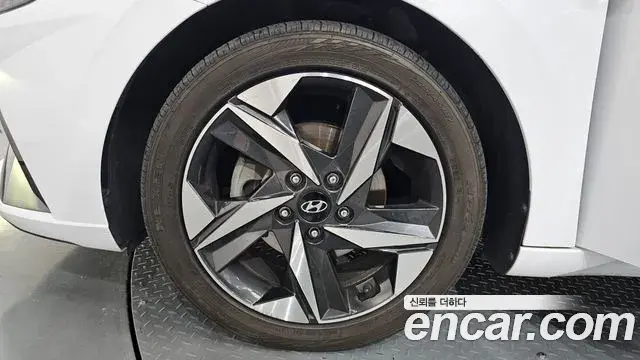 Hyundai The New Avante Hybrid 2022 — Photo 23/33