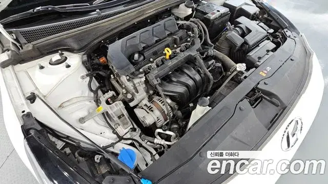 Hyundai The New Avante Hybrid 2022 — Photo 6/33