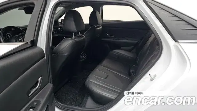 Hyundai The New Avante Hybrid 2022 — Photo 21/33