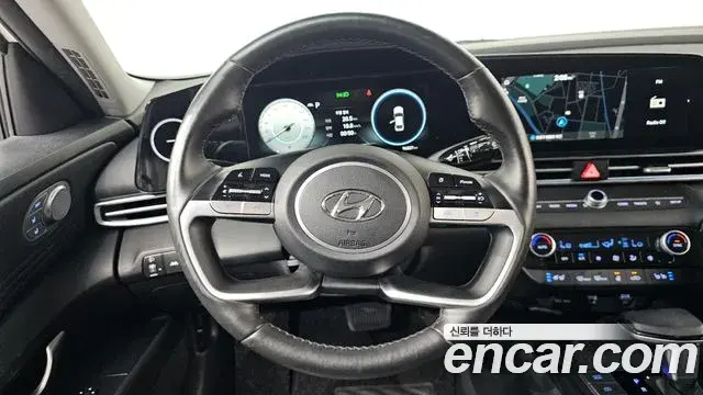 Hyundai The New Avante Hybrid 2022 — Photo 16/33