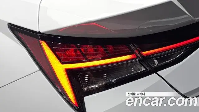 Hyundai The New Avante Hybrid 2022 — Photo 15/33