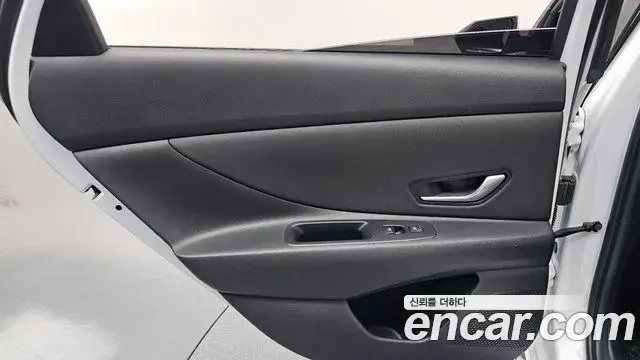 Hyundai The New Avante Hybrid 2022 — Photo 7/33