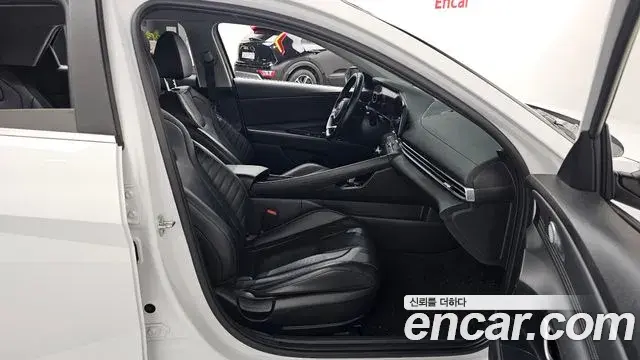 Hyundai The New Avante Hybrid 2022 — Photo 3/33