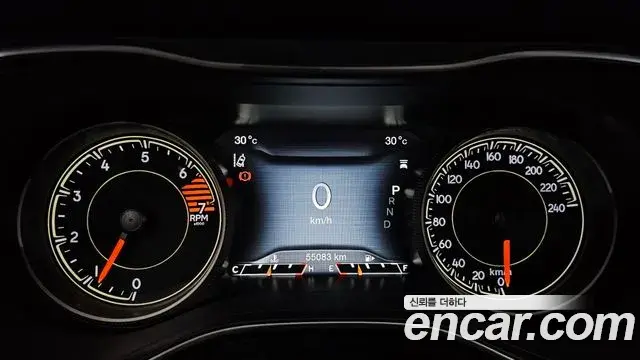 Jeep Cherokee 2021 — Photo 34/35