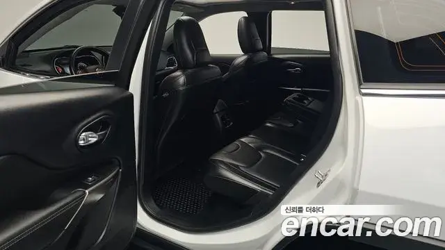 Jeep Cherokee 2021 — Photo 35/35