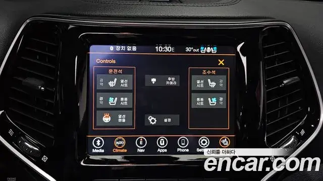 Jeep Cherokee 2021 — Photo 29/35