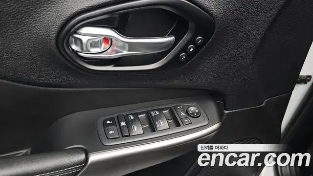 Jeep Cherokee 2021 — Photo 16/35