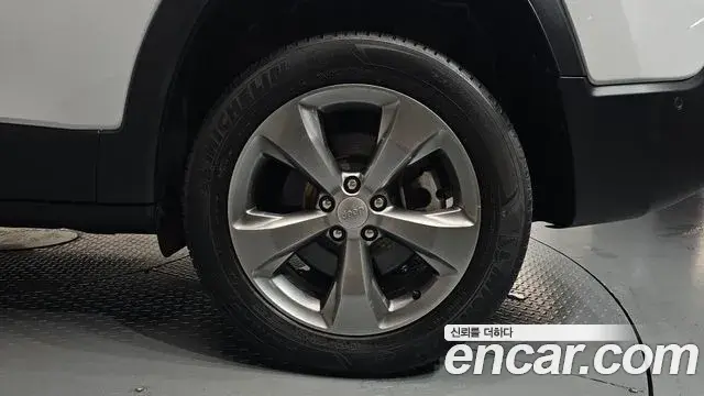 Jeep Cherokee 2021 — Photo 8/35