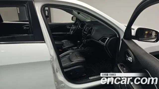 Jeep Cherokee 2021 — Photo 10/35
