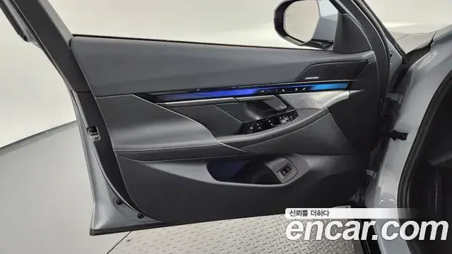 BMW 5 Series 2025 — Photo 29/35