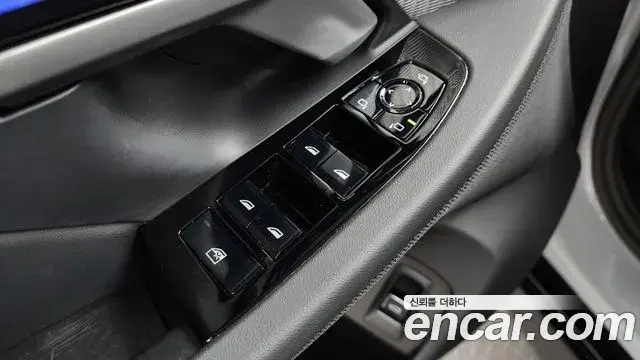 BMW 5 Series 2025 — Photo 21/35