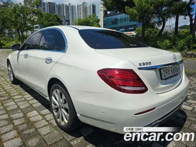 Mercedes-Benz E-Class 2019 — Şəkil 20/20