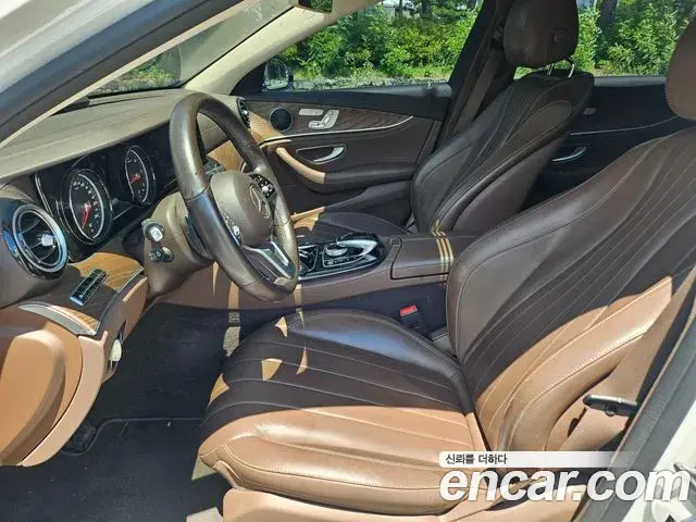 Mercedes-Benz E-Class 2019 — Şəkil 18/20