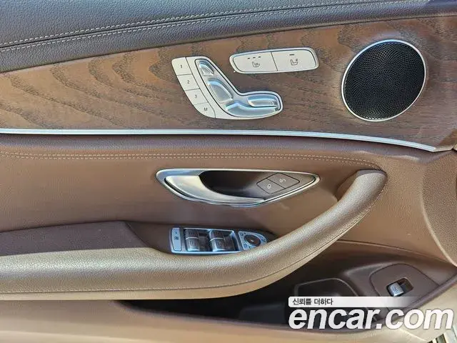 Mercedes-Benz E-Class 2019 — Şəkil 19/20