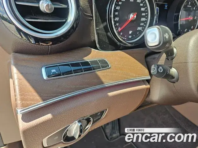 Mercedes-Benz E-Class 2019 — Şəkil 10/20