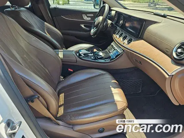 Mercedes-Benz E-Class 2019 — Şəkil 16/20