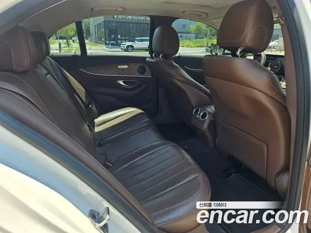 Mercedes-Benz E-Class 2019 — Şəkil 17/20