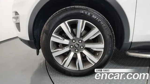 Land Rover Discovery Sport 2018 — Фото 5/20