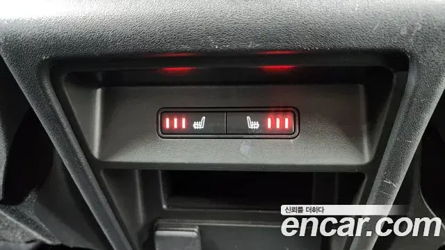 Land Rover Discovery Sport 2018 — Фото 12/20