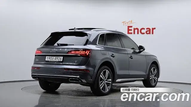 Audi Q5 2023 — Фото 2/20