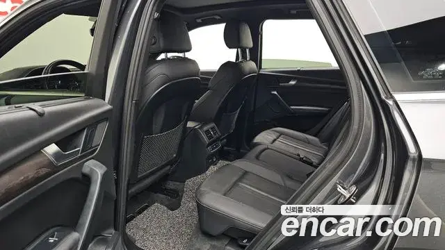 Audi Q5 2023 — Şəkil 21/35