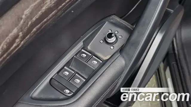 Audi Q5 2023 — Şəkil 23/35