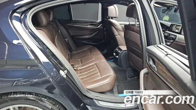 BMW 5 Series 2019 — Фото 11/20
