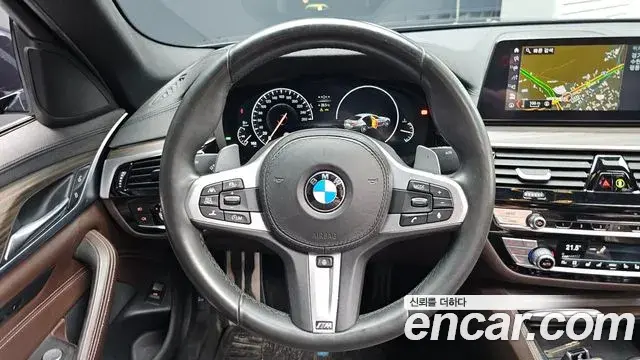 BMW 5 Series 2019 — Фото 12/20