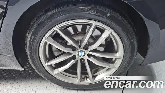 BMW 5 Series 2019 — Photo 6/34