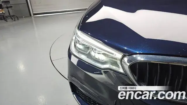 BMW 5 Series 2019 — Photo 26/34