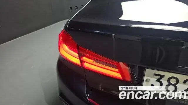 BMW 5 Series 2019 — Photo 24/34