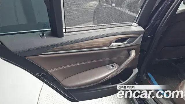 BMW 5 Series 2019 — Photo 20/34