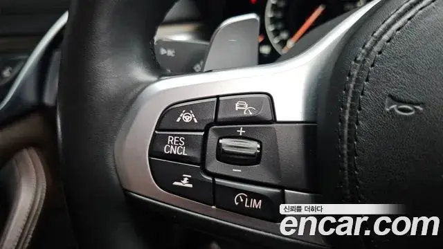 BMW 5 Series 2019 — Photo 8/34