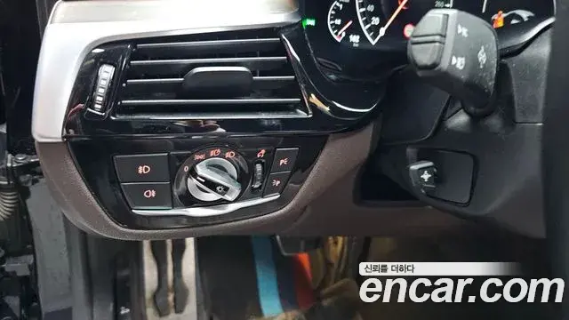 BMW 5 Series 2019 — Photo 1/34