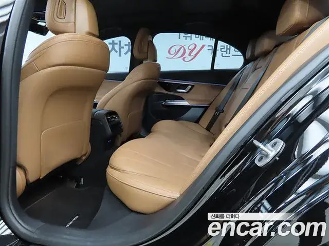 Mercedes-Benz E-Class 2025 — ფოტო 15/20