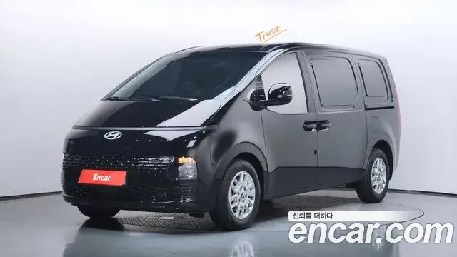 Hyundai Staria 2025 — Фото 1/20