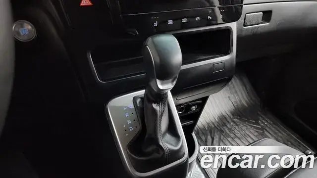 Hyundai Staria 2025 — Фото 9/20