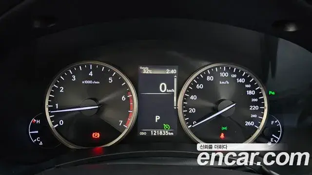 Lexus NX300 2018 — Şəkil 22/32
