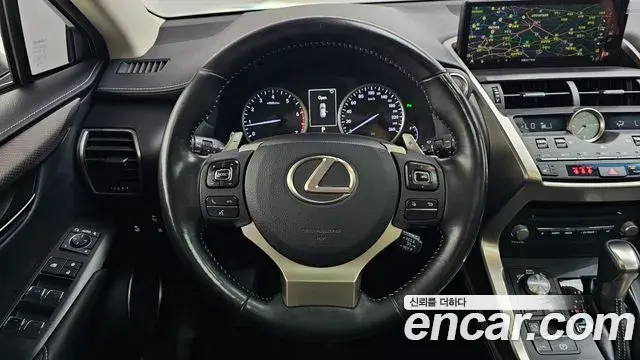 Lexus NX300 2018 — Şəkil 14/32