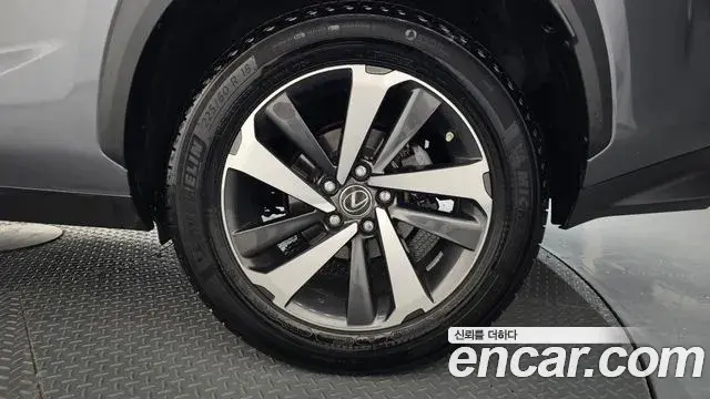 Lexus NX300 2018 — Şəkil 17/32