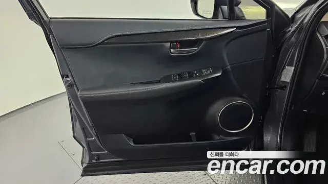 Lexus NX300 2018 — Şəkil 24/32