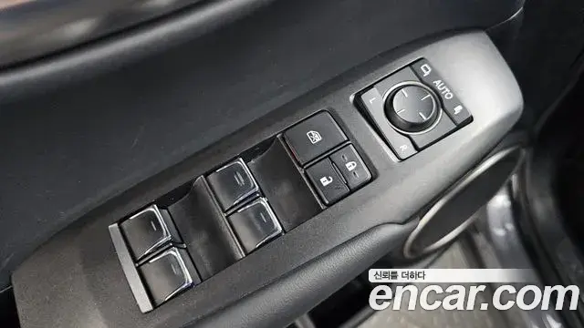 Lexus NX300 2018 — Şəkil 19/32