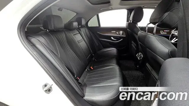 Mercedes-Benz E-Class 2019 — Şəkil 18/20