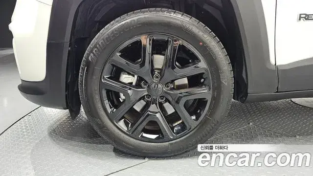 Jeep Renegade 2022 — Şəkil 9/32