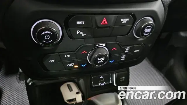 Jeep Renegade 2022 — Şəkil 26/32