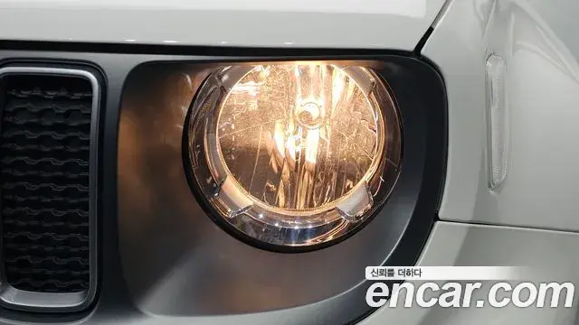 Jeep Renegade 2022 — Şəkil 16/32